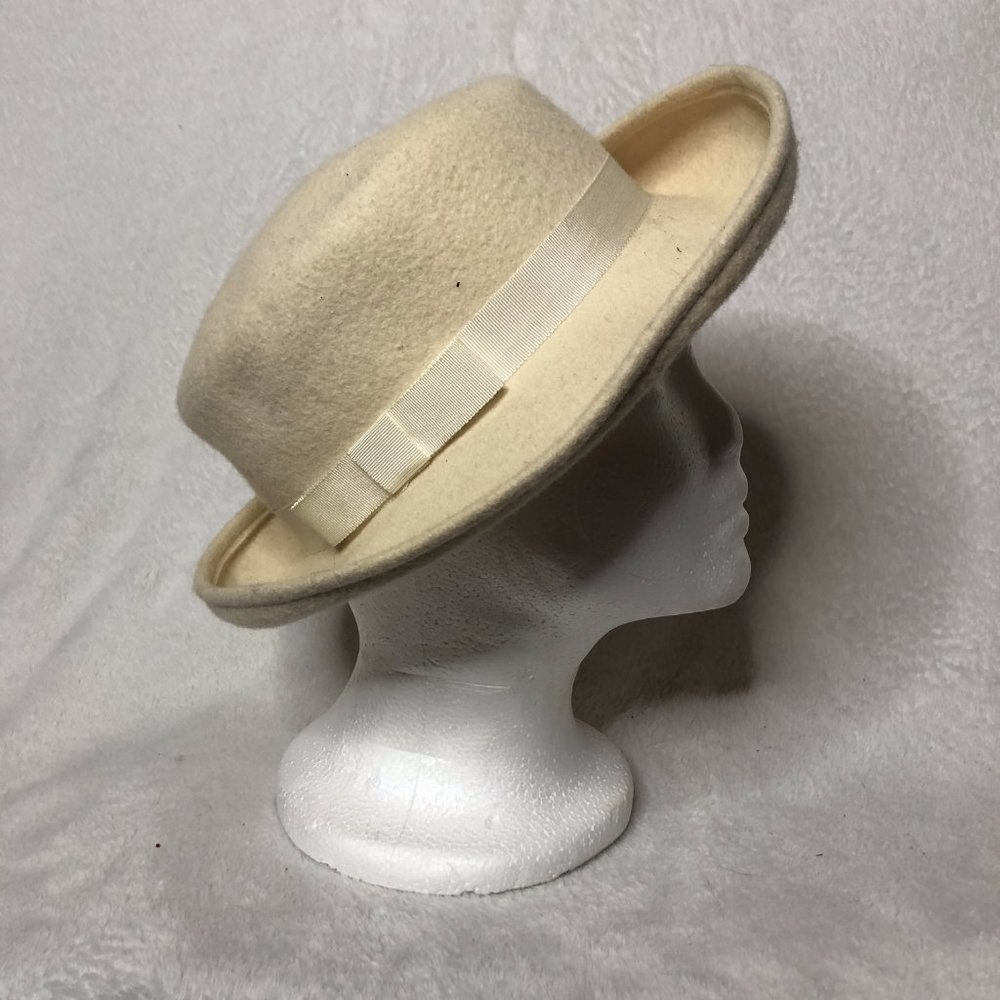 Ladies Cream Curved Brim Wool Hat